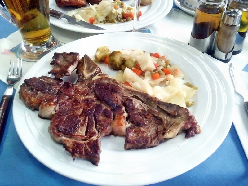 2011-03-22 18.18.05.jpg - Första men inte sista middagen på Broncomarll. En fantastisk t-bonesteak